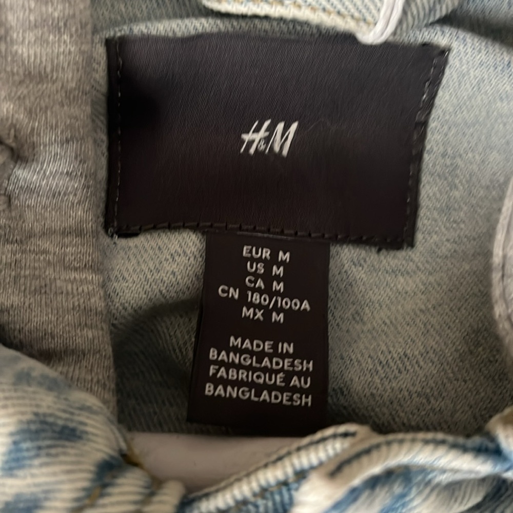 Brand New: H&M Men's Light Blue Denim Jacket with Gray Hood - Picture 5 of 5